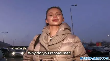 Блондинку трахає хлопець на природі. сімейні порно фільми
