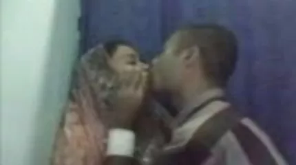 Секс зі своєю прийомною дочкою та порно фільми з сюжетом її хлопцем.
