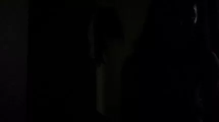 Наталі трахкає як знімають порно фільми на кухні.