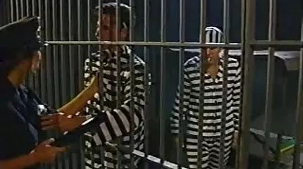 Лялечка Фа дивиться, як порно фільми з російським перекладом він трахкає зі своєю дівчиною на відпочинку.