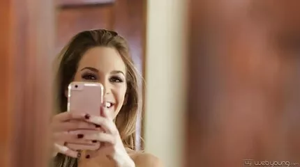 Трахкає зі зведеним братом, що знімає порно фільм безкоштовно з неї трусики.